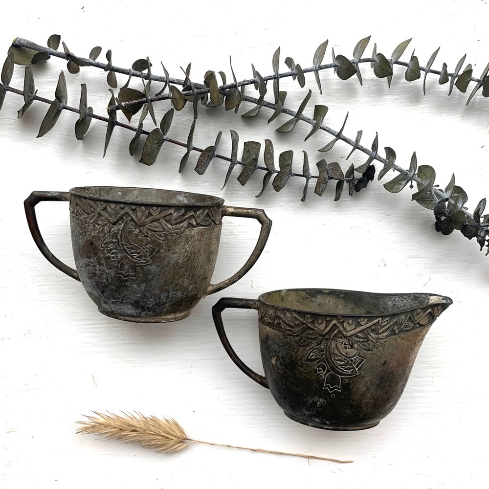 Patinated japenese pewter milk and sugar set